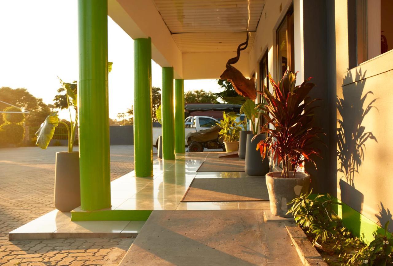 Laha Hotel Maun Ngoại thất bức ảnh