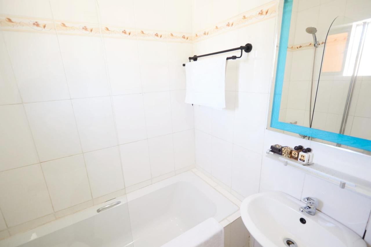 Laha Hotel Maun Ngoại thất bức ảnh