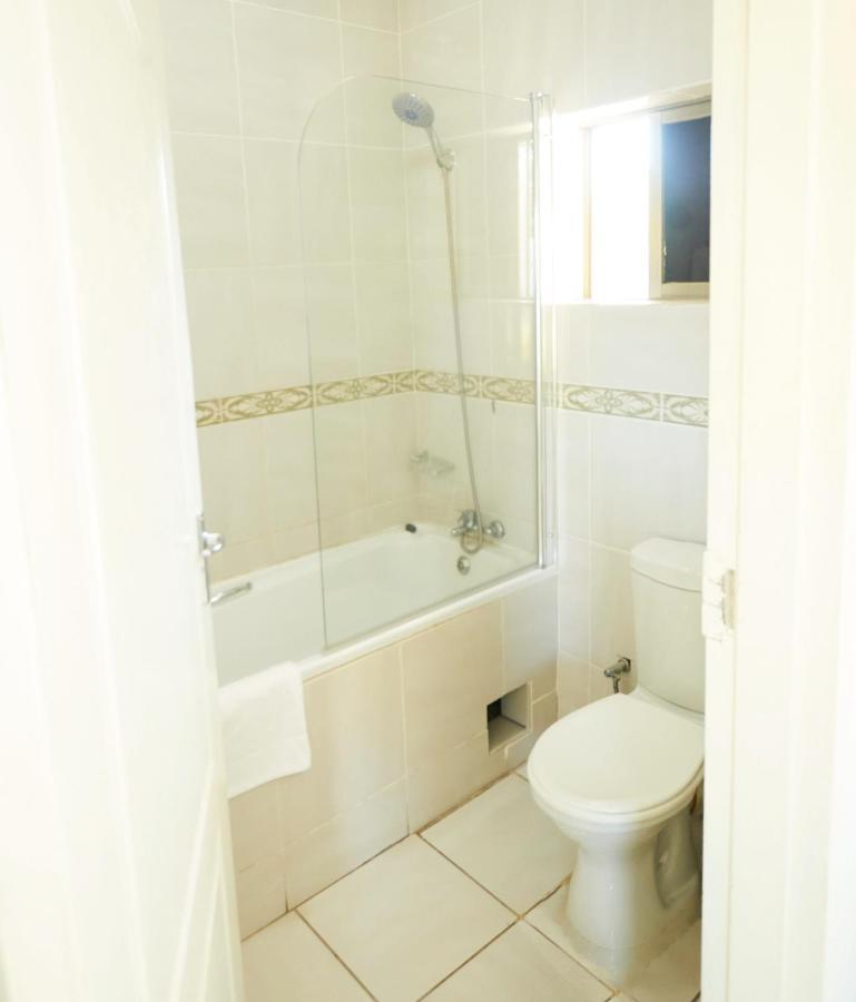 Laha Hotel Maun Ngoại thất bức ảnh