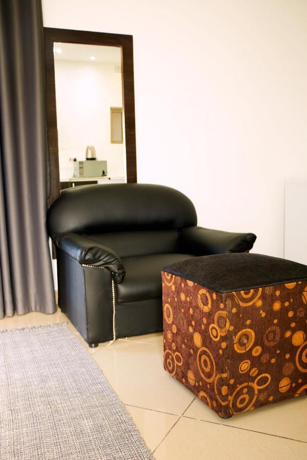 Laha Hotel Maun Ngoại thất bức ảnh