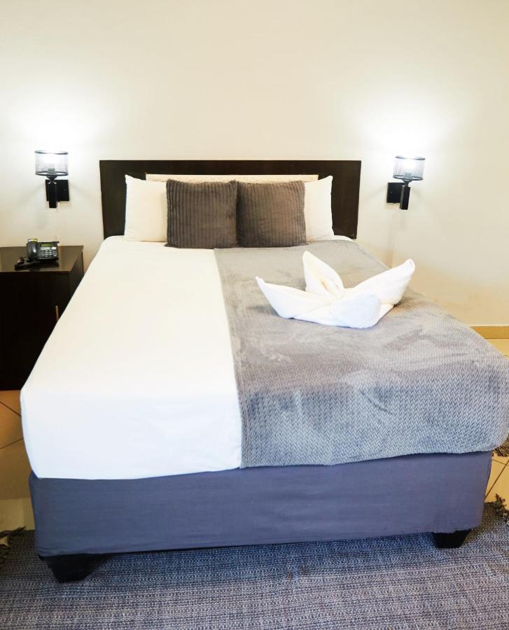 Laha Hotel Maun Ngoại thất bức ảnh
