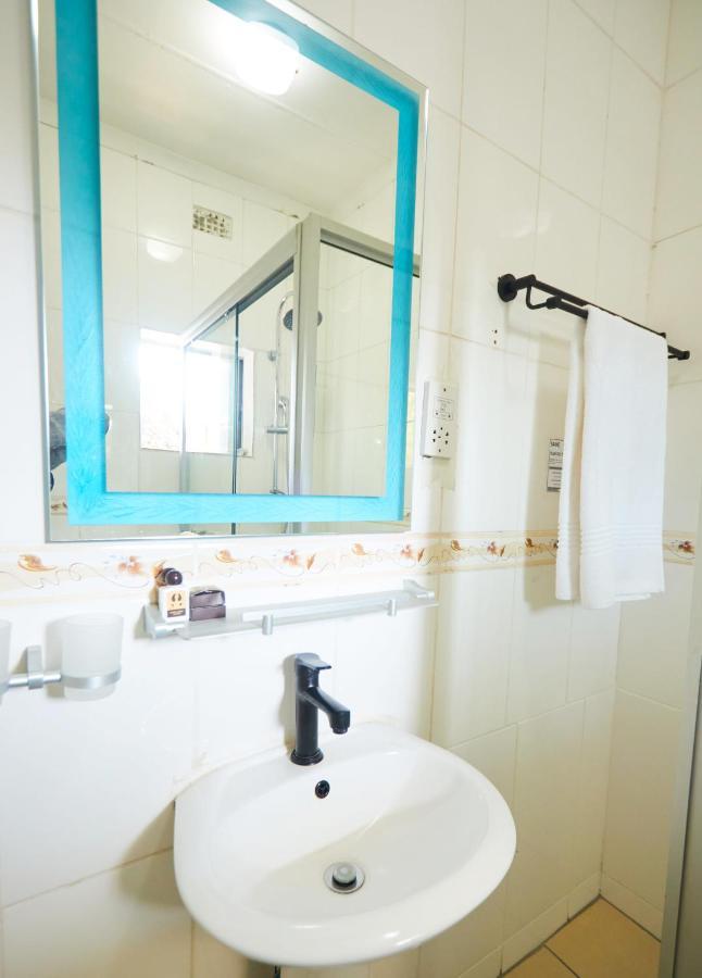 Laha Hotel Maun Ngoại thất bức ảnh