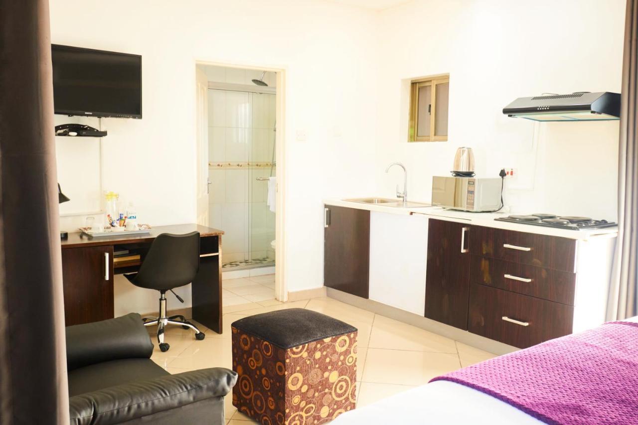 Laha Hotel Maun Ngoại thất bức ảnh